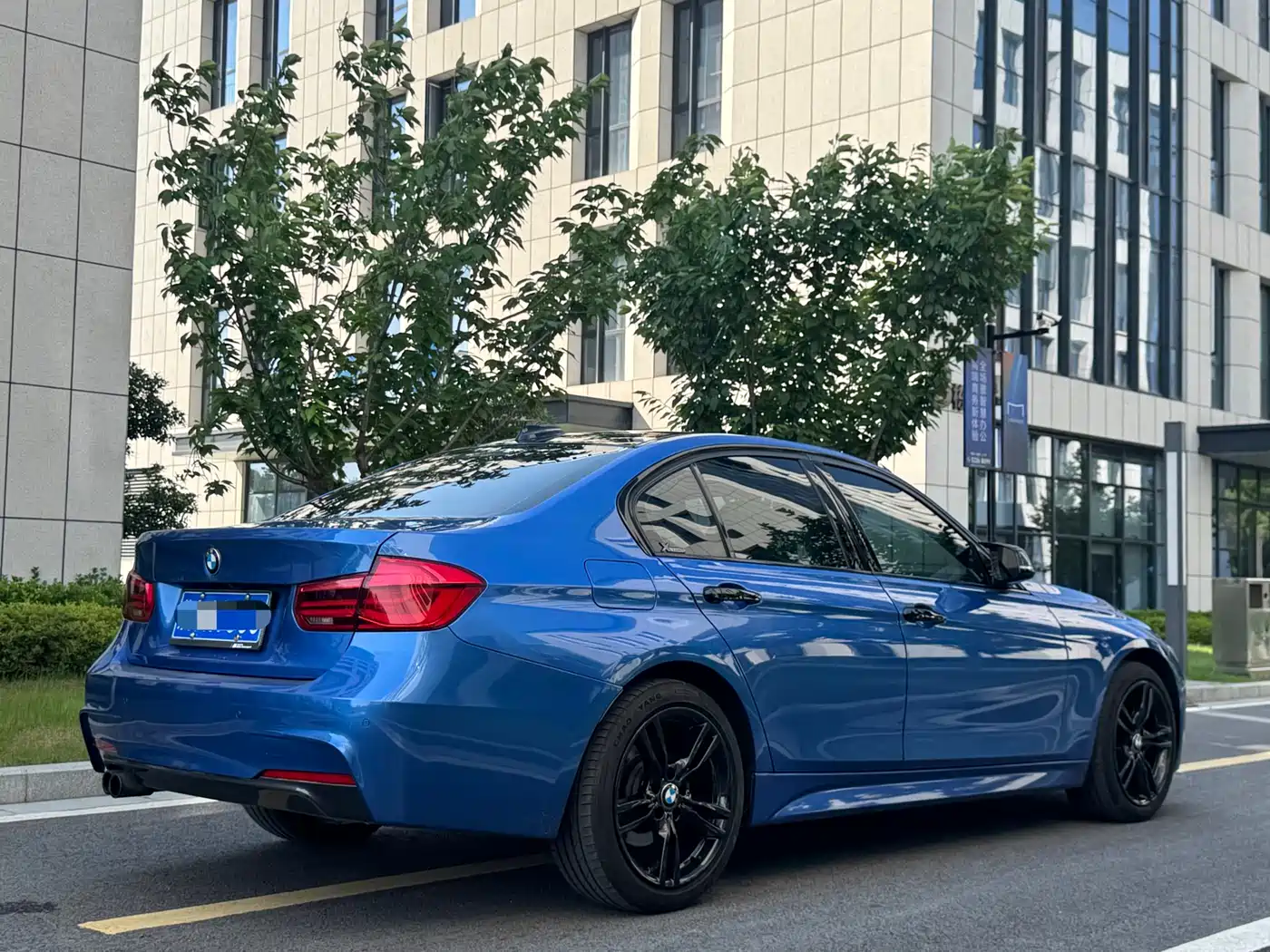 BMW 3 Series 2017 330i M Sport фото 27