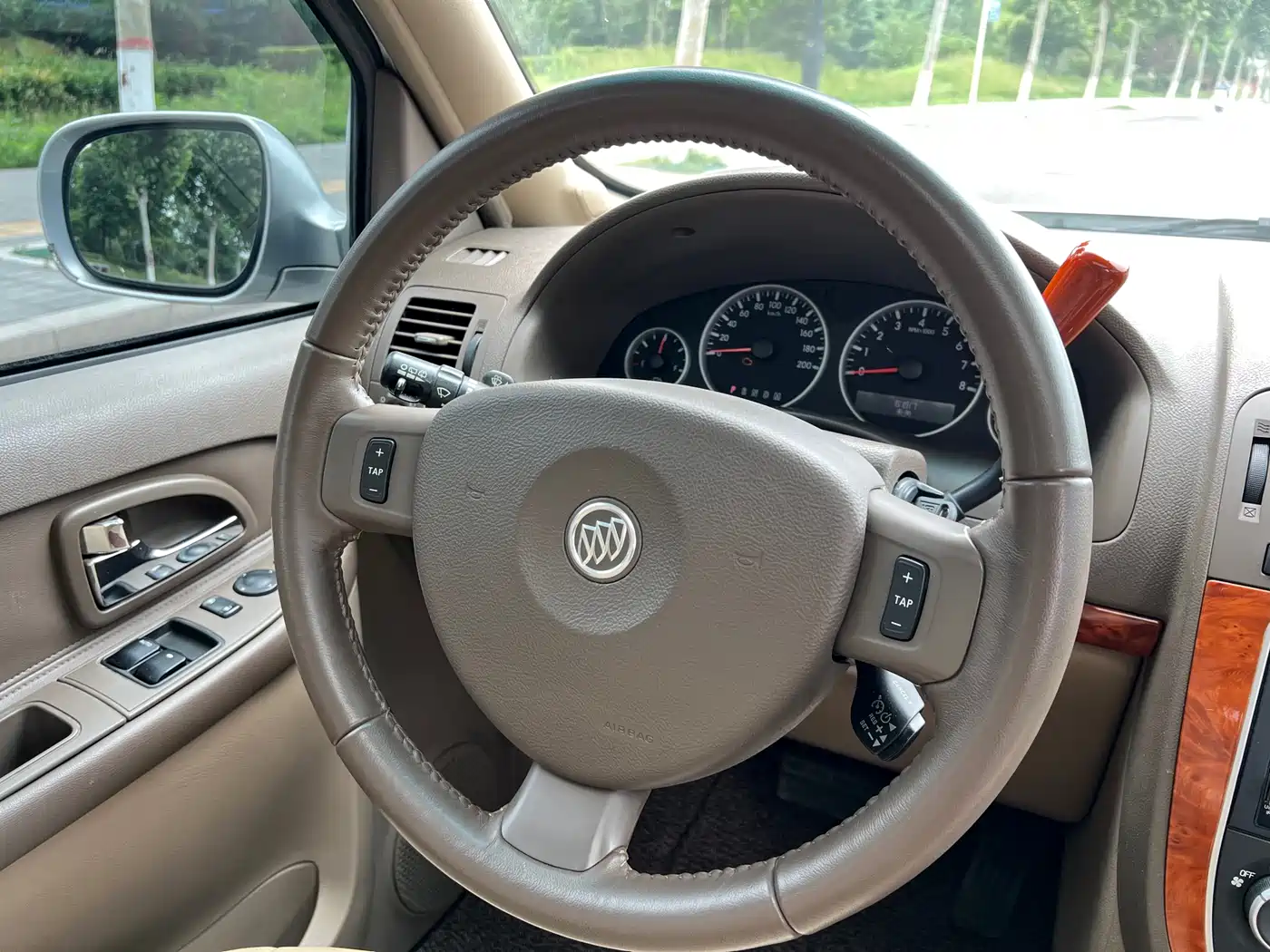 Buick GL8 2011 2.4L LT Executive Edition фото 15