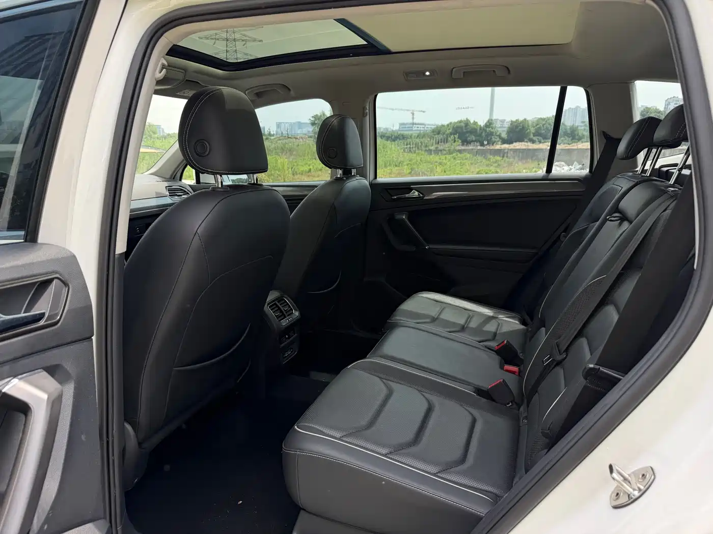 Volkswagen Tiguan L 2019 330TSI Automatic 2WD R-Line Flagship Edition China VI фото 12
