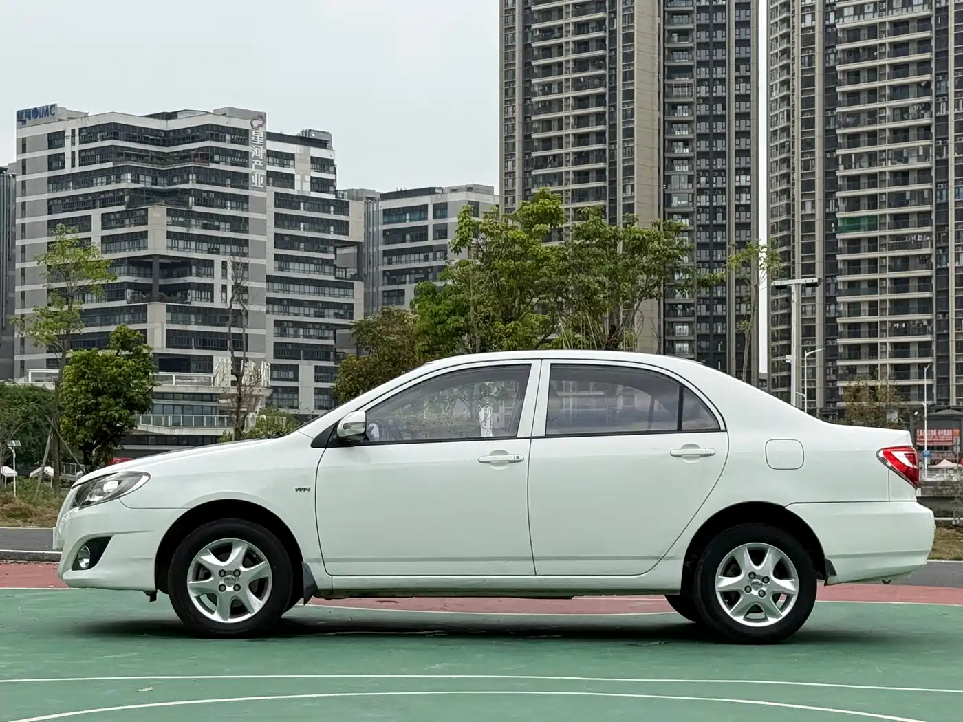 Toyota Corolla 2013 1.6L Automatic Luxury фото 4