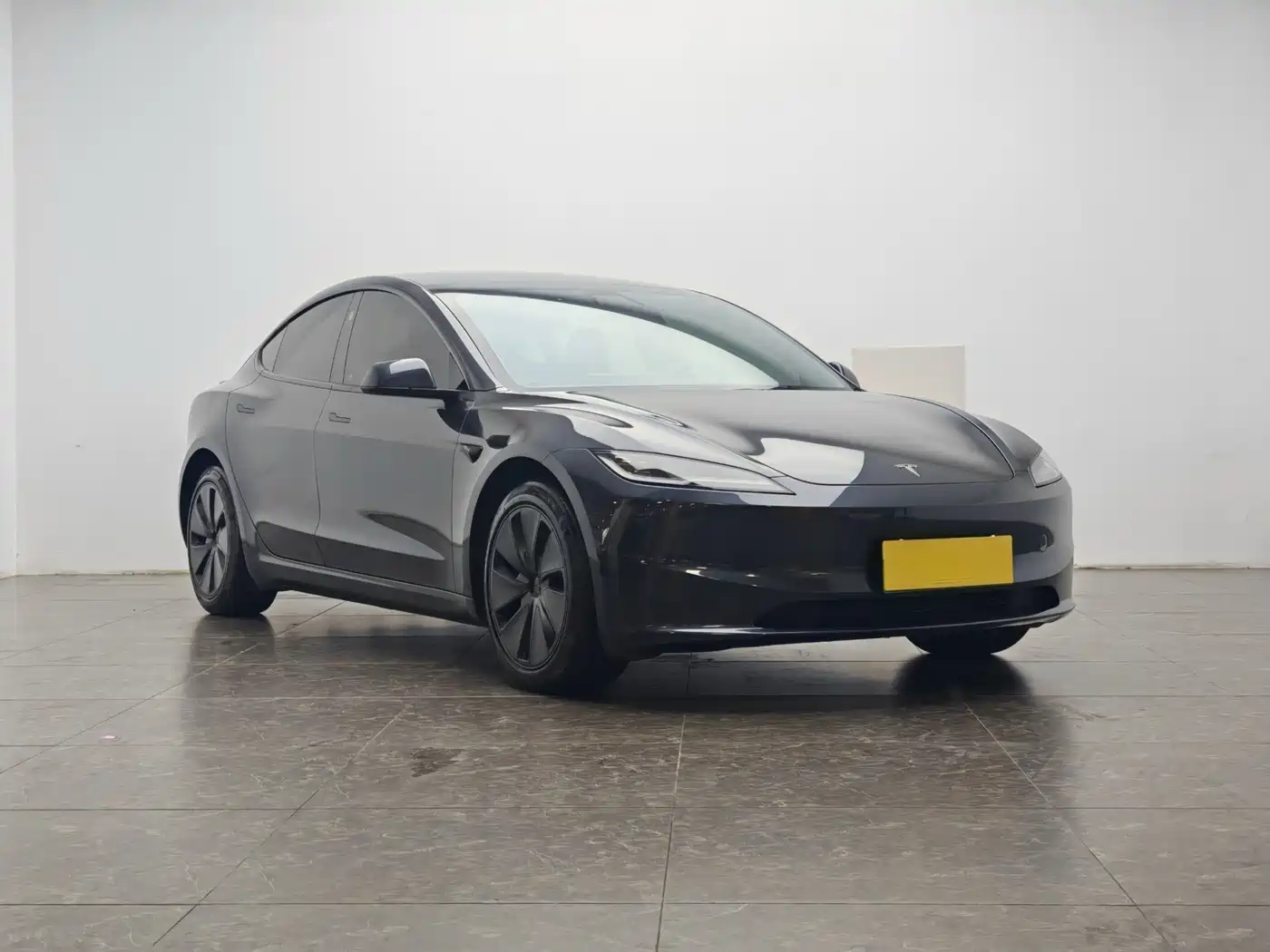 Фото 2 - Tesla Model 3