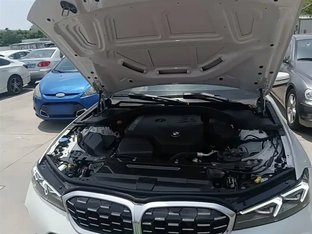 BMW 3 Series 2025 325i M Sport Package фото 20