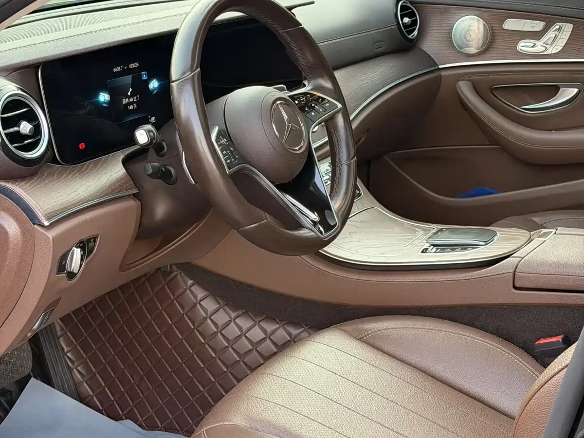 Фото 6 - Mercedes-Benz E-Class