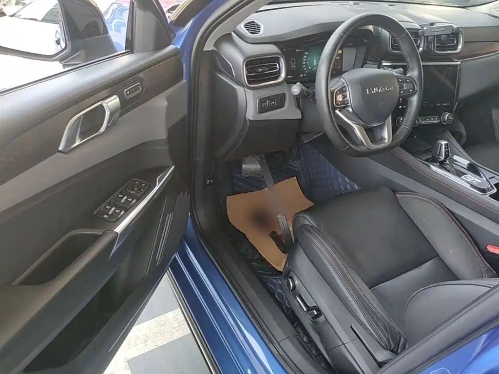 Lynk & Co 02 2018 1.5T DCT 2WD Power Pro Edition China V фото 16