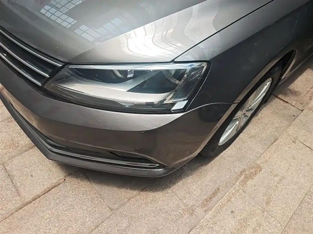Volkswagen Sagitar 2016 230TSI 25th Anniversary Edition фото 24