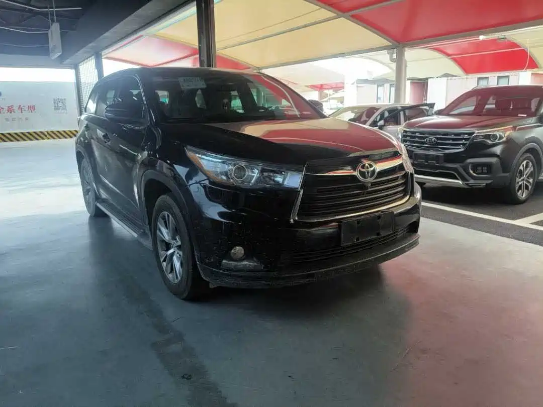 Photo 2 - Toyota Highlander