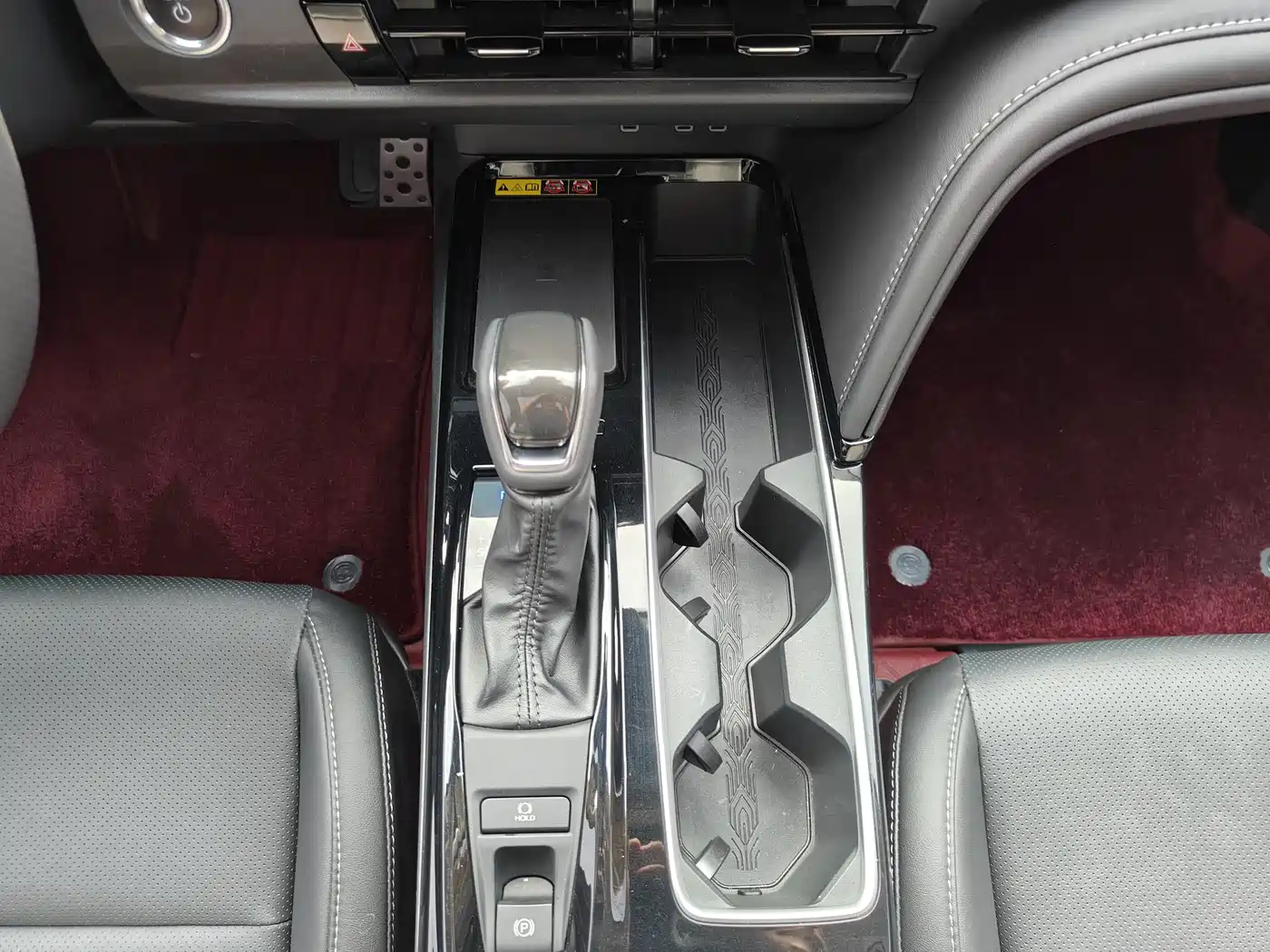 Toyota Camry 2026 Hybrid 2.0HSE Sport Lite Edition фото 12