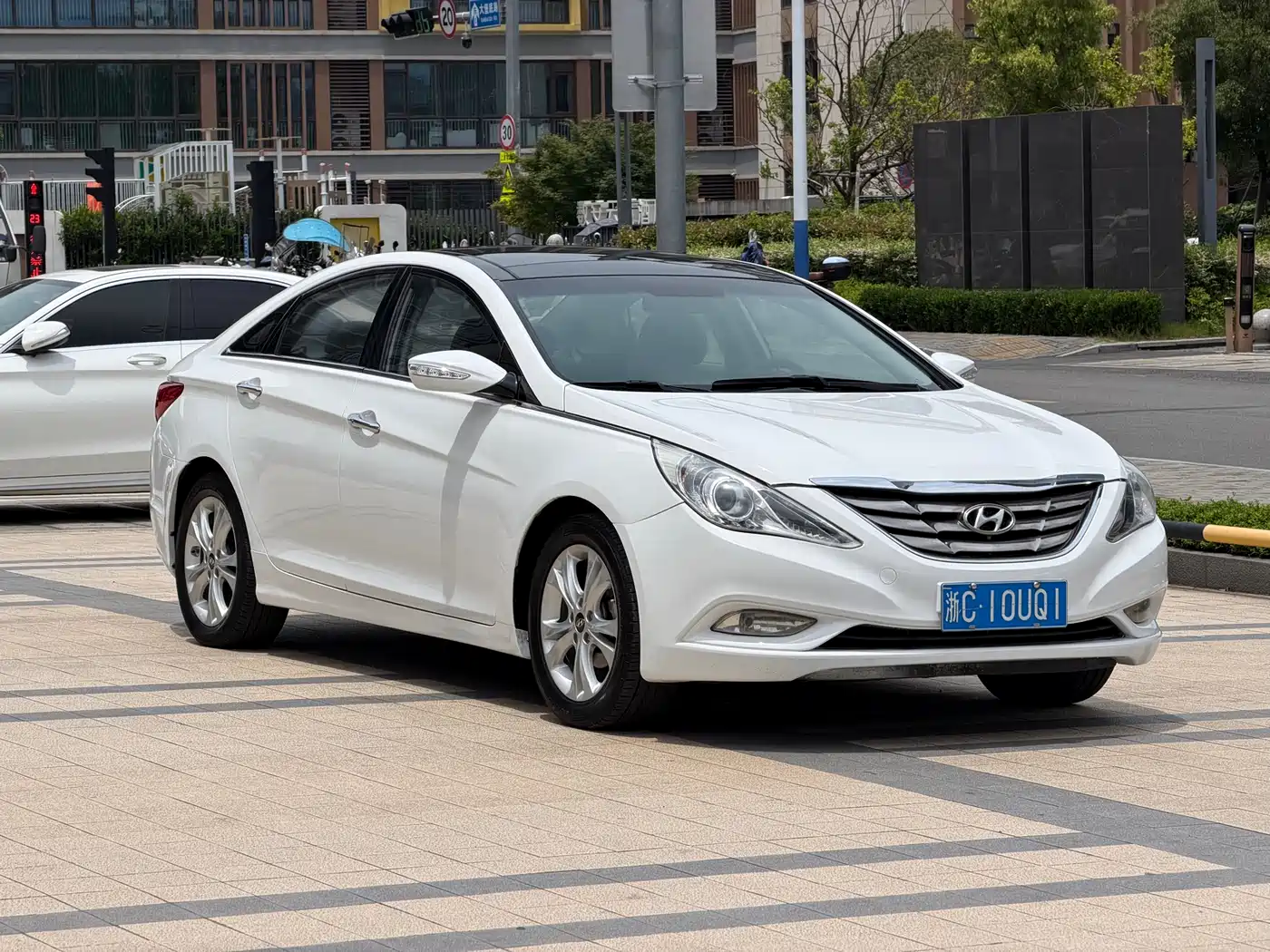 Hyundai Sonata 2011 2.0L Auto Supreme Edition фото 3