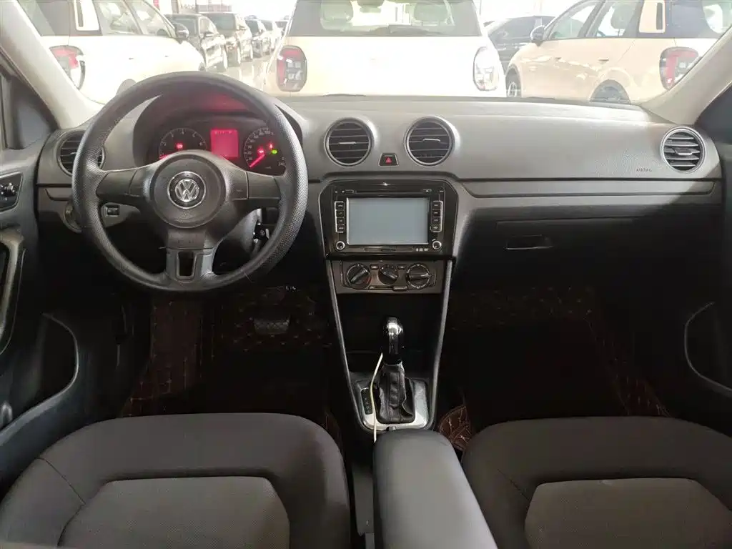 Volkswagen Jetta 2013 1.6L Automatic Fashion фото 10