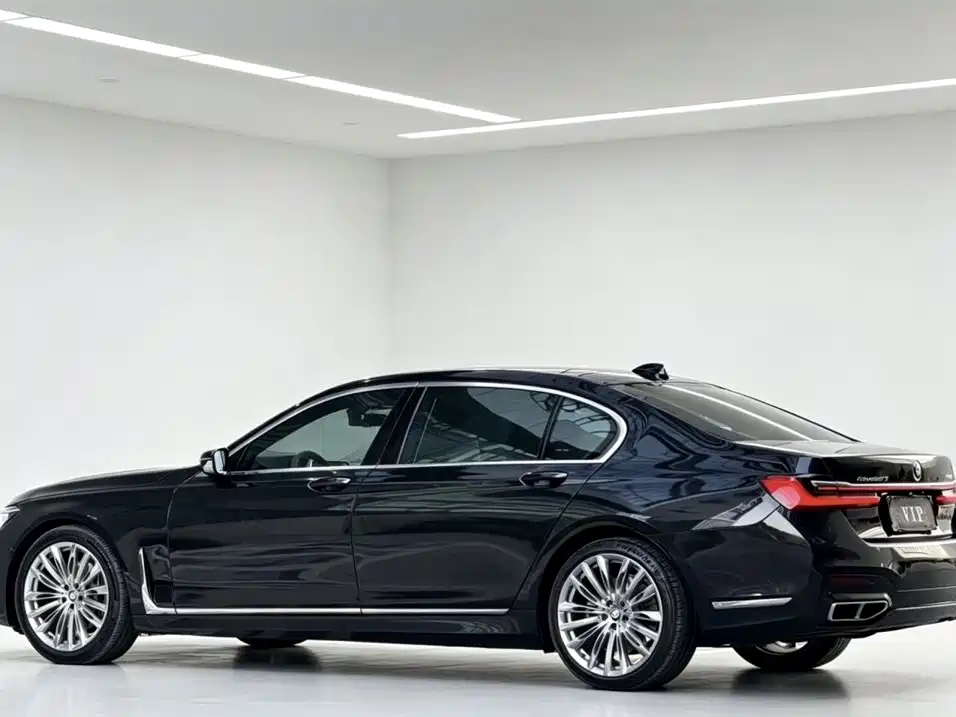 BMW 7 Series 2016 740Li Leading Edition фото 9