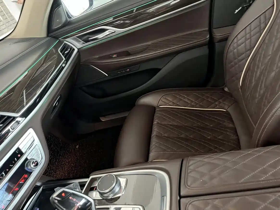BMW 7 Series 2019 730Li Luxury Package фото 6