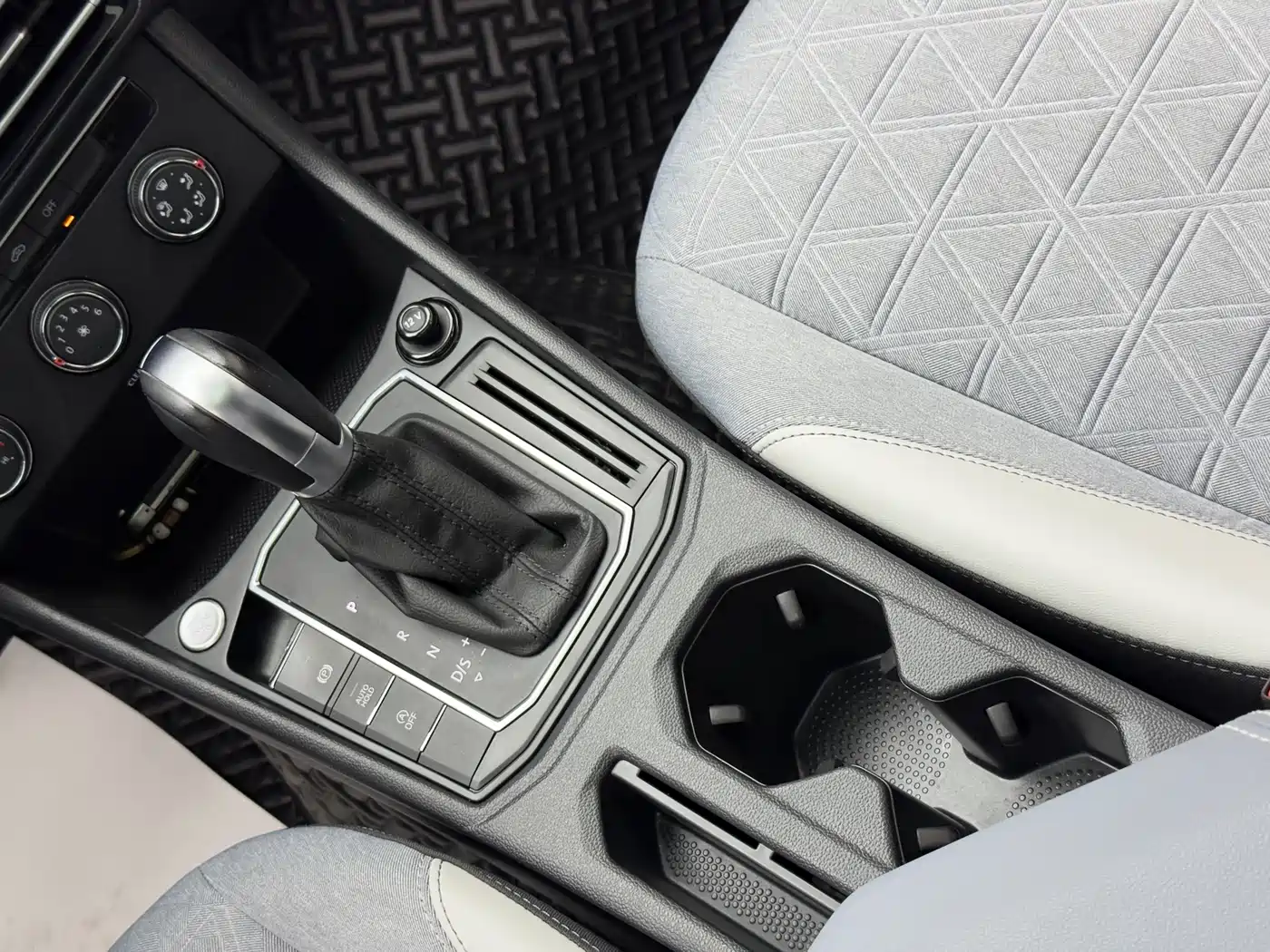 Volkswagen Lavida 2023 1.5L Auto Luxury Edition фото 10