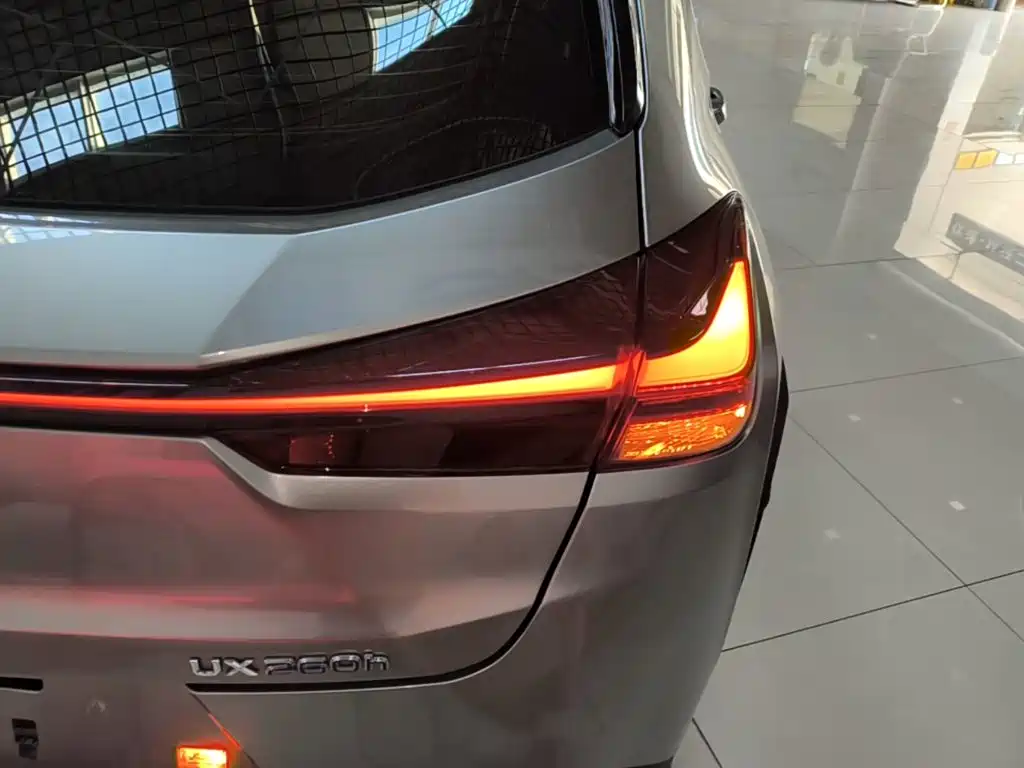Photo 8 - Lexus UX