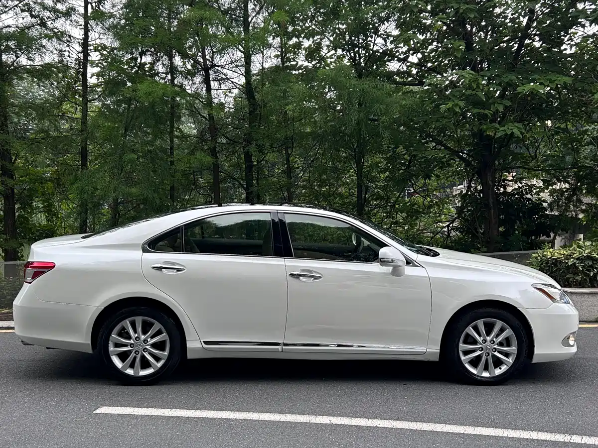 Lexus ES 2012 240 Special Limited Edition фото 3