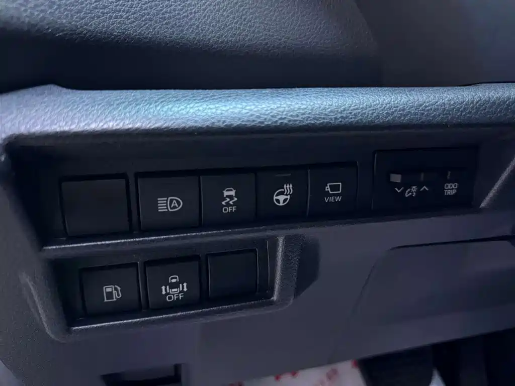 Toyota Granvia 2023 2.5L Hybrid VIP Edition фото 17