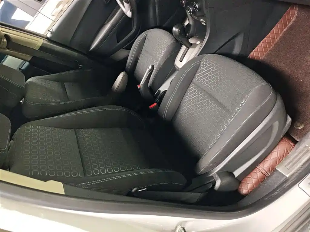 Chevrolet Trax 2016 1.4T Automatic 2WD Comfort Sunroof Edition фото 25