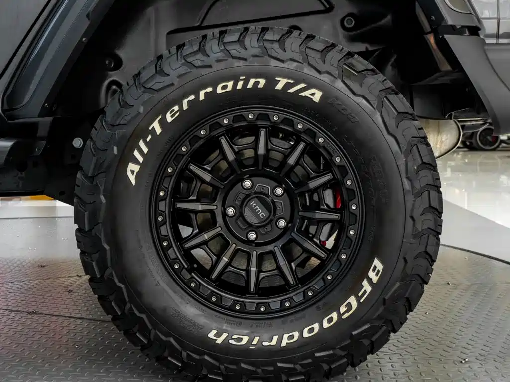 Jeep Wrangler 2025 2024 Model 2.0T Sahara Four-Door Version