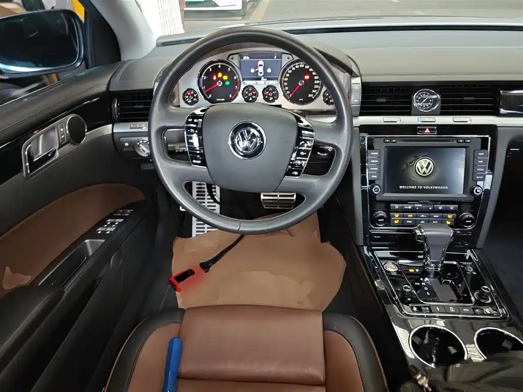Volkswagen Phaeton 2015 Model 3.0L Exclusive Edition фото 7