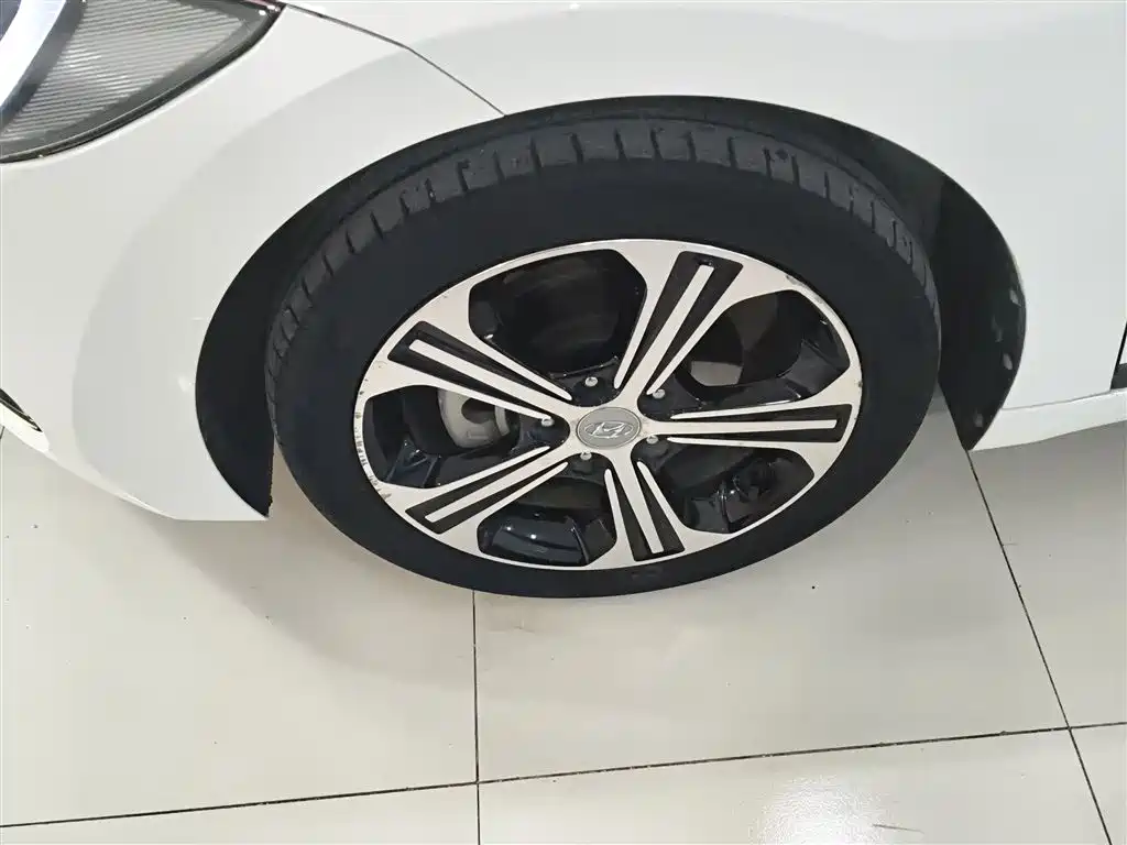 Hyundai Elantra 2018 1.4T DCT Dynamic·Vitality Model фото 24