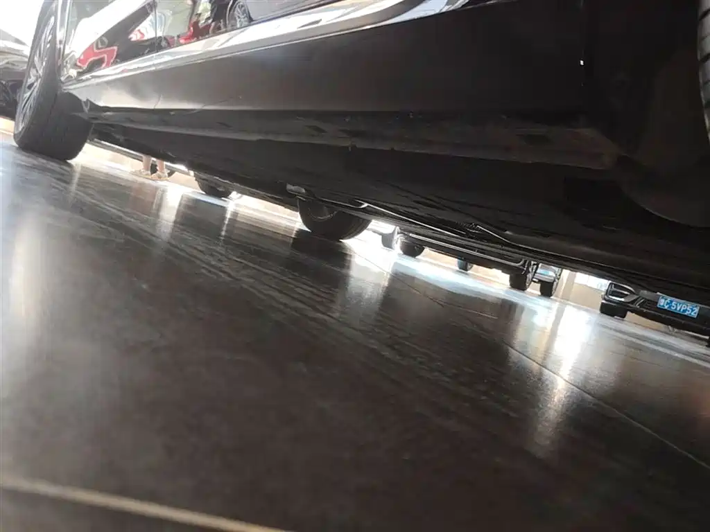 Hongqi H5 2024 2.0T Automatic Smart Connect Flag Smooth Edition фото 22