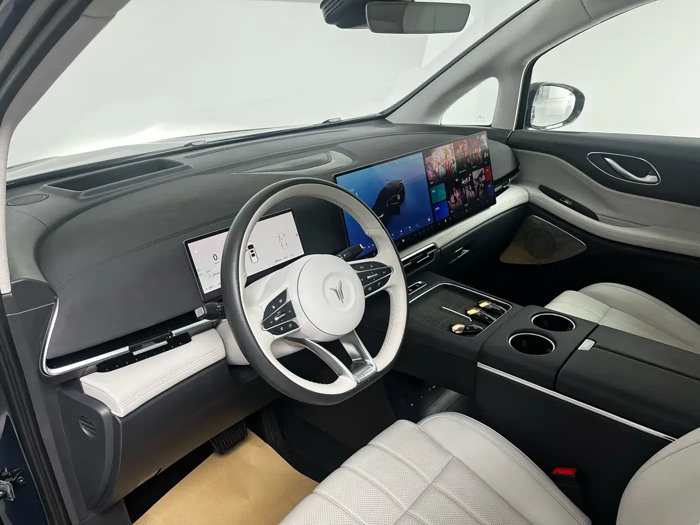 Voyah Auto Voyah Dreamer 2025 PHEV AWD Flagship Kunpeng Edition фото 16