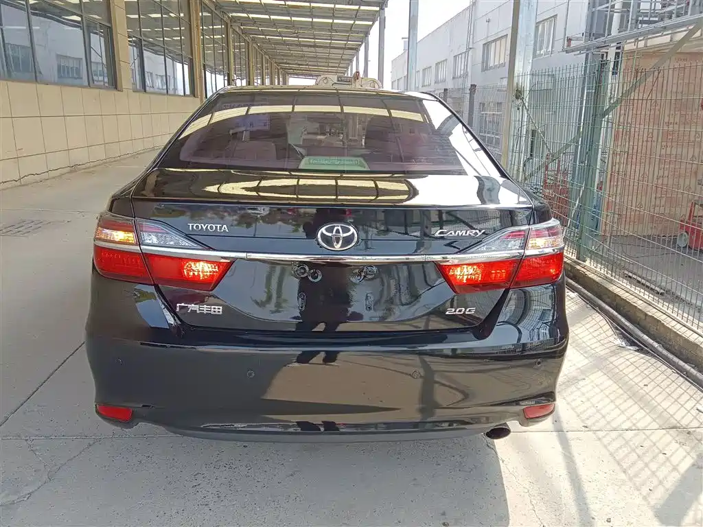 Toyota Camry 2015 2.0G Leading Edition фото 6
