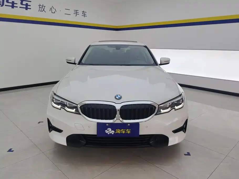 Photo 2 - BMW 3 Series