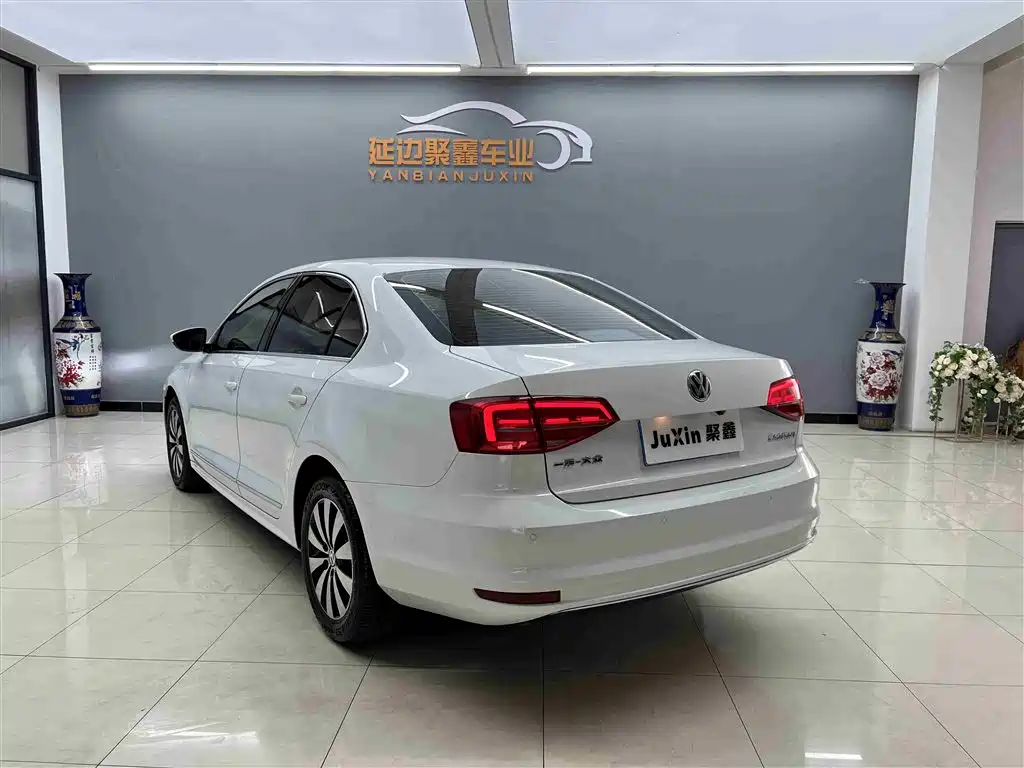 Volkswagen Sagitar 2018 1.6L Automatic Comfort фото 4