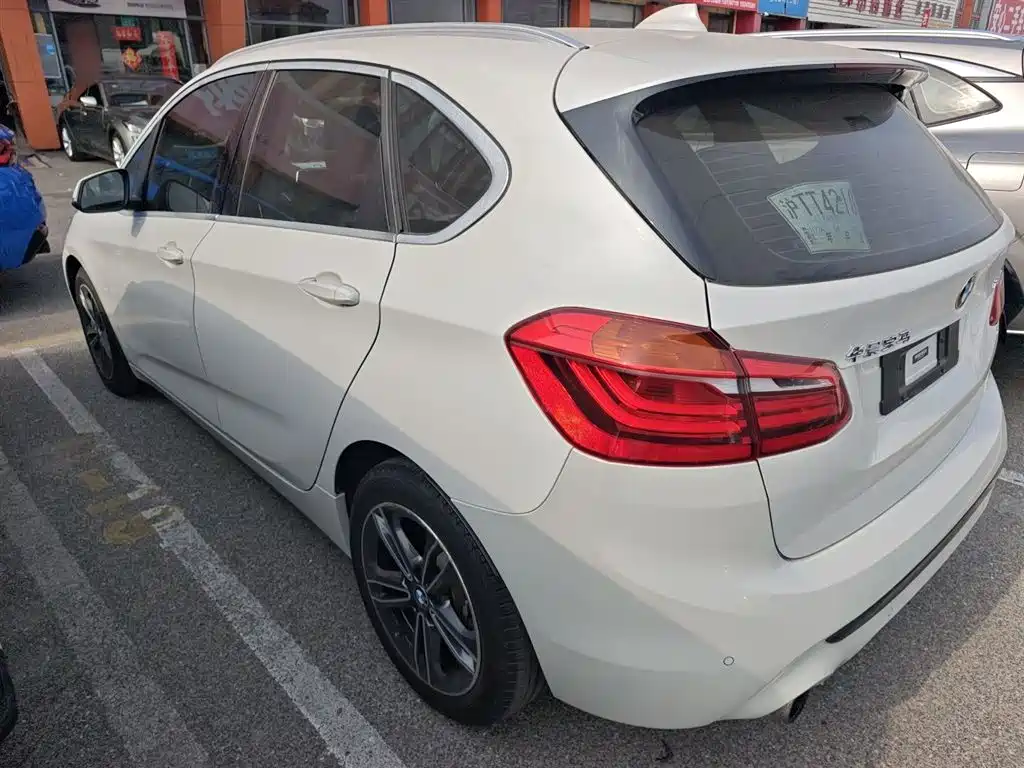 BMW 2 Series Touring 2018 218i M Sport Package фото 5