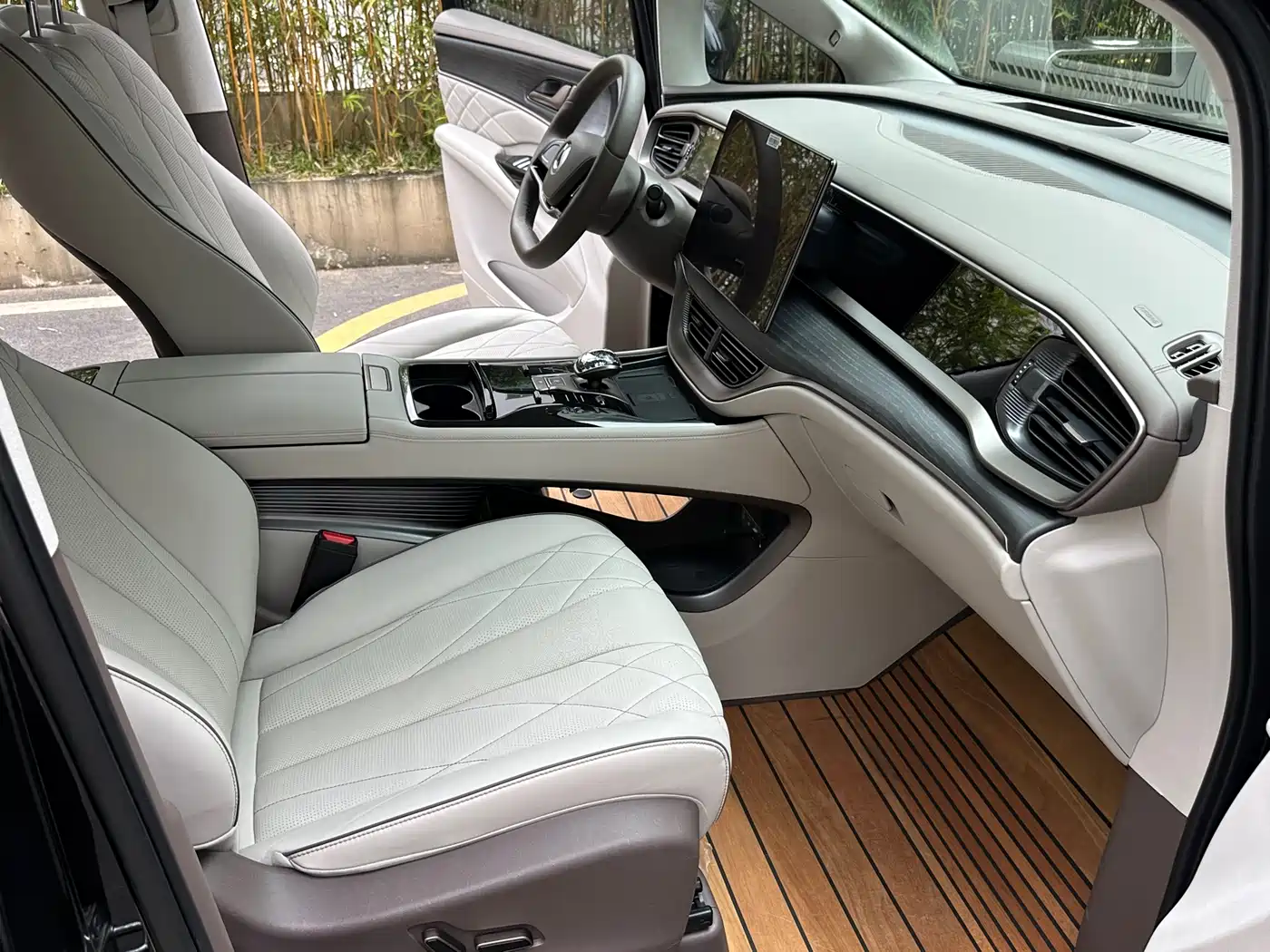 Denza D9 2022 DM-i 970 AWD Flagship фото 19