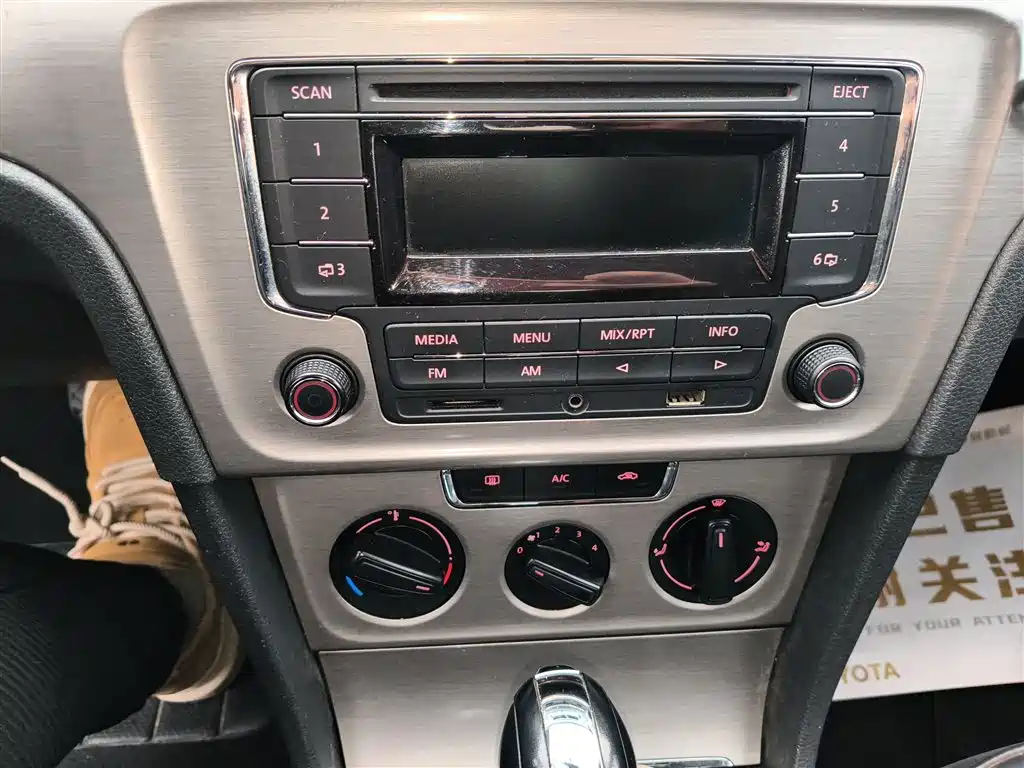 Volkswagen Lavida 2013 Facelift Classic 1.6L Automatic Comfort фото 13