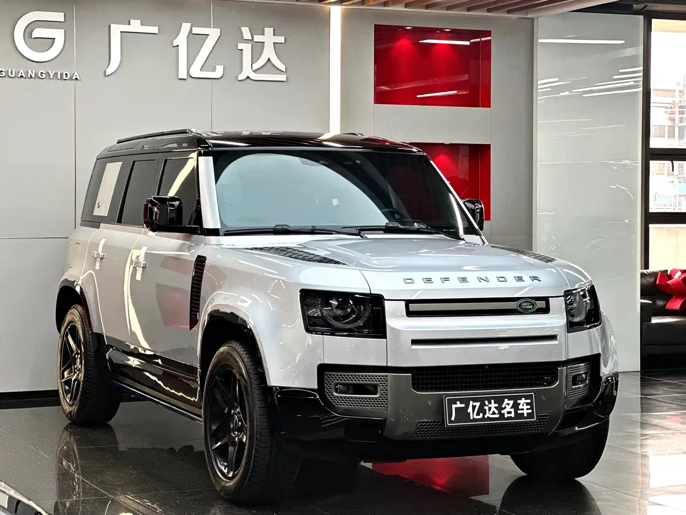 Land Rover Defender 2021 110 P400 X-DYNAMIC HSE фото 3