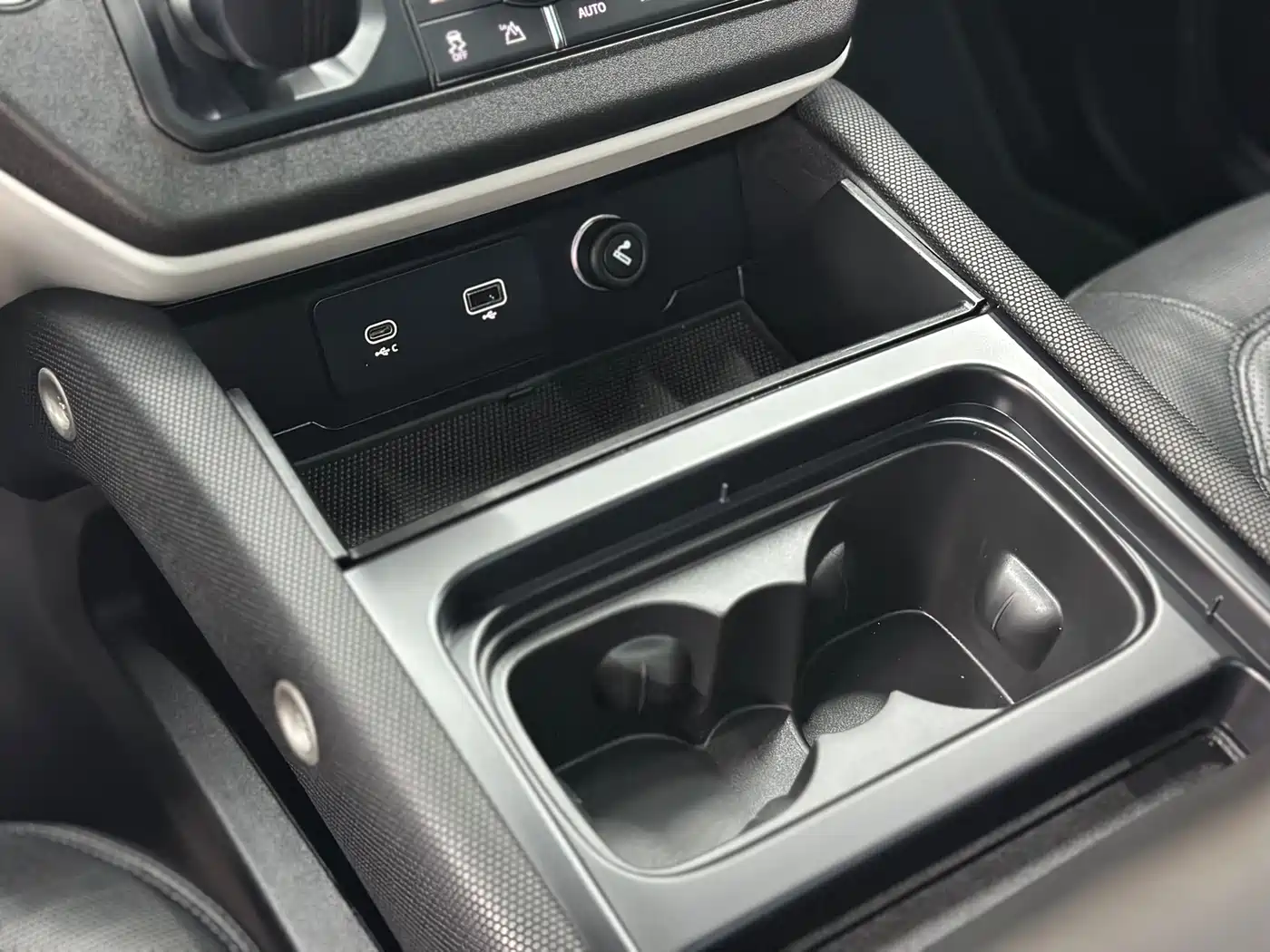 Land Rover Defender 2021 110 P400 X-DYNAMIC HSE фото 16