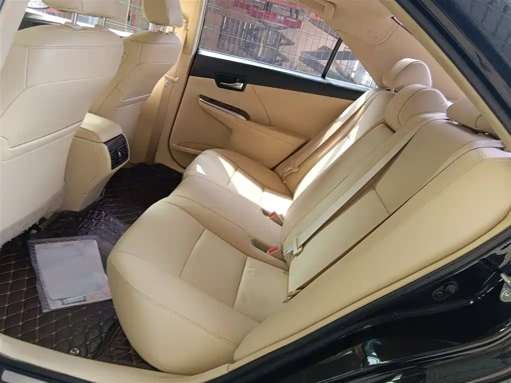 Toyota Camry 2015 2.0G Leading Edition фото 17