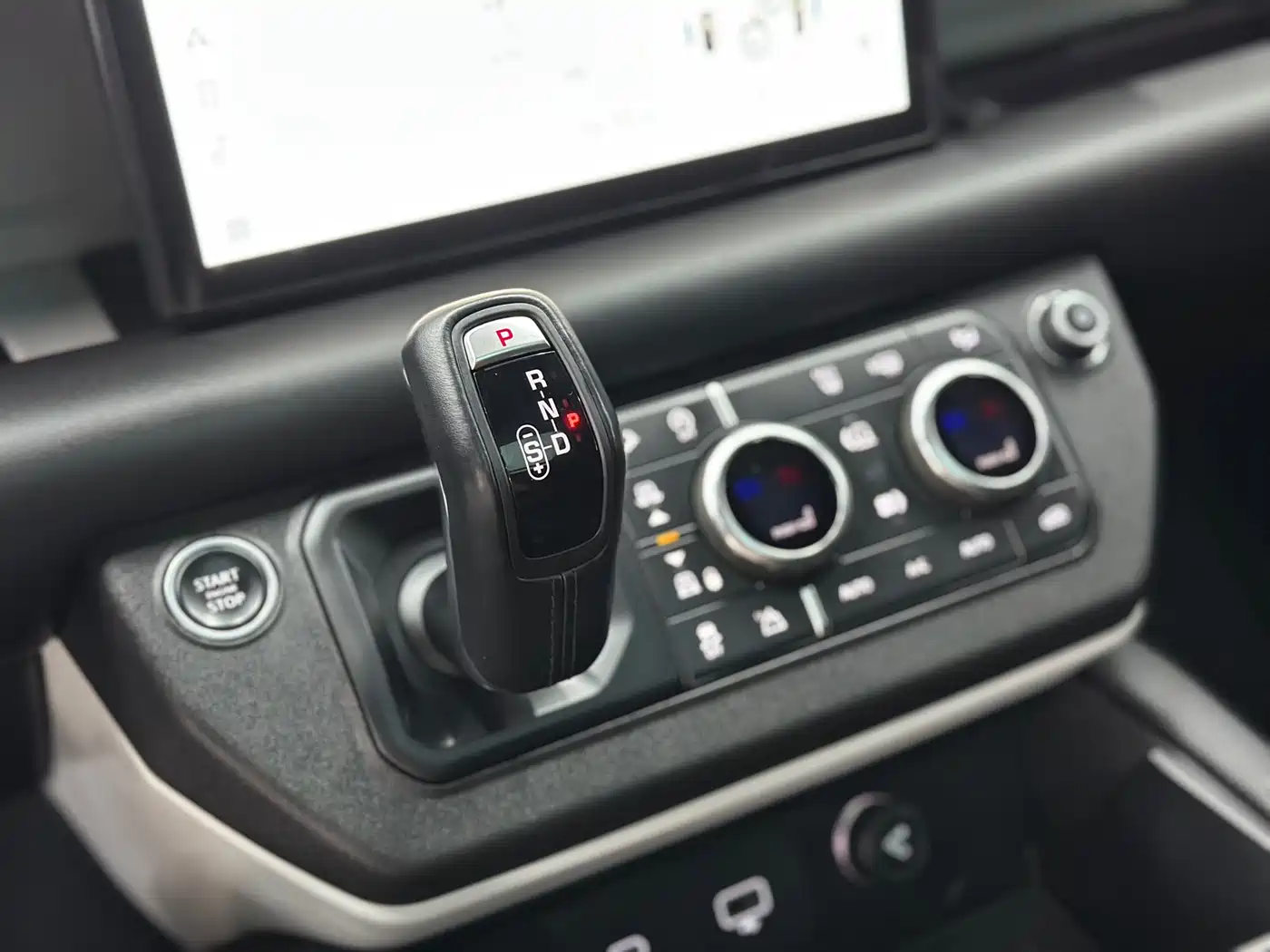 Land Rover Defender 2021 110 P400 X-DYNAMIC HSE фото 15