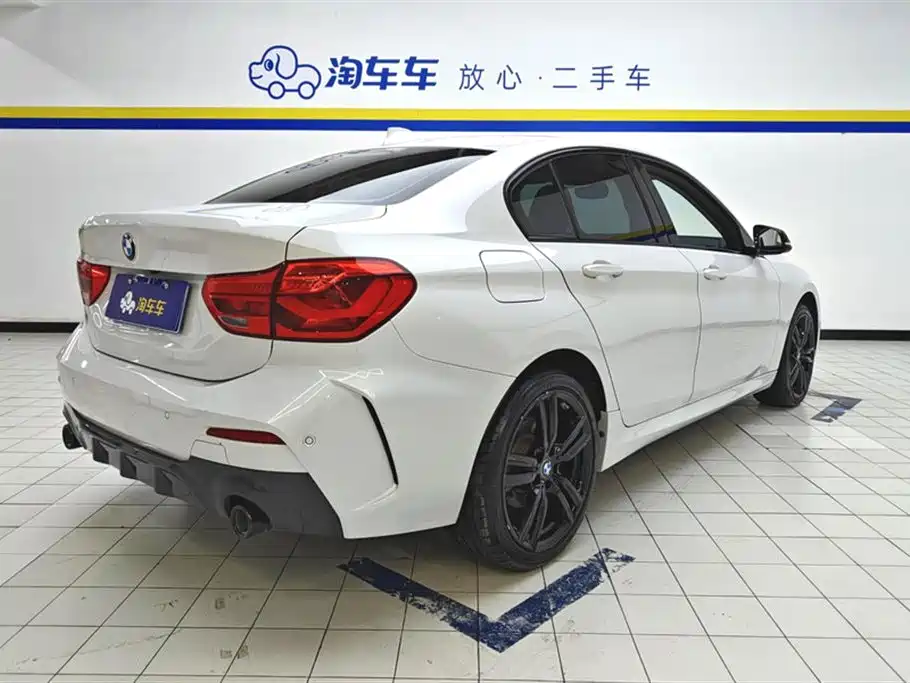 BMW 1 Series 2021 125i M Sport Black Night Edition фото 3