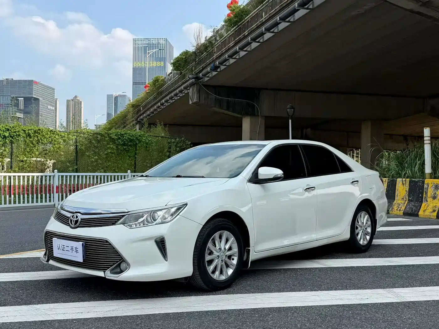 Toyota Camry 2015 2.0G Leading Edition
