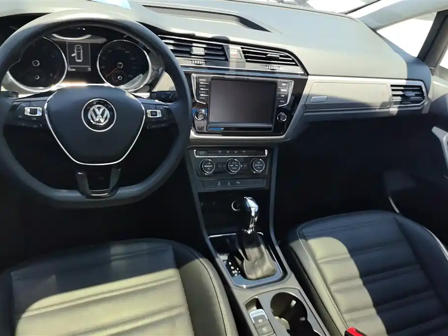 Volkswagen Touran 2018 Touran L 280TSI DSG Comfort 7-seater China V фото 12