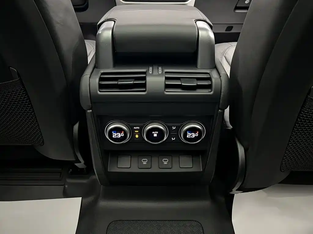 Land Rover Defender 2025 110 3.0T P400 X фото 24