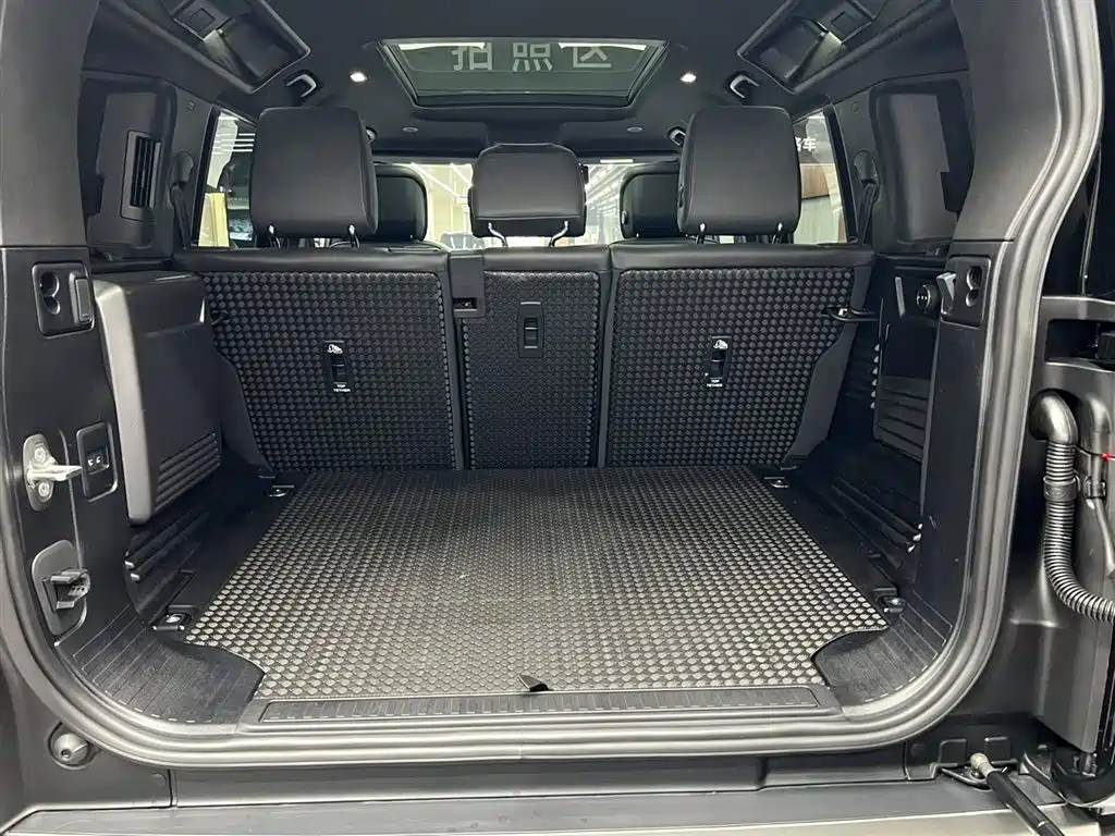 Land Rover Defender 2025 110 3.0T P400 X фото 28