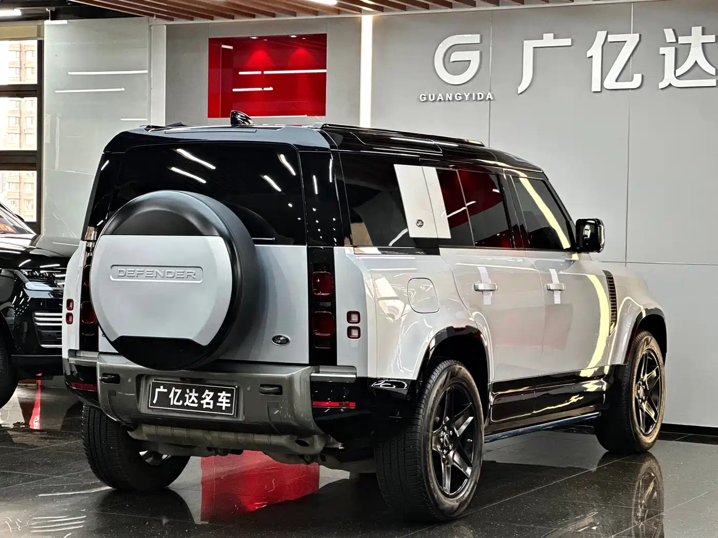 Land Rover Defender 2021 110 P400 X-DYNAMIC HSE фото 32