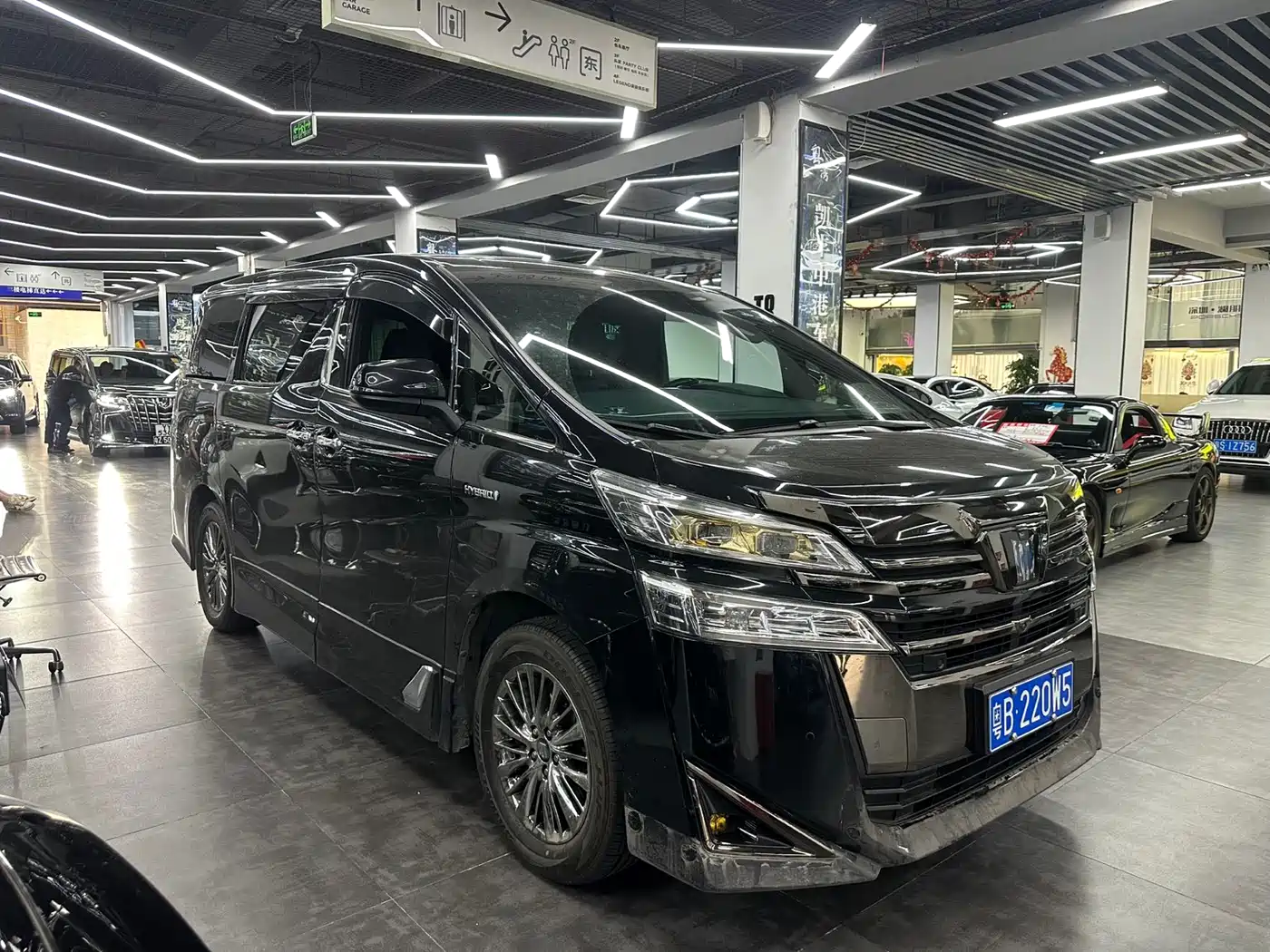 Toyota Vellfire 2023 Crown Hybrid 2.5L HV Premium фото 3