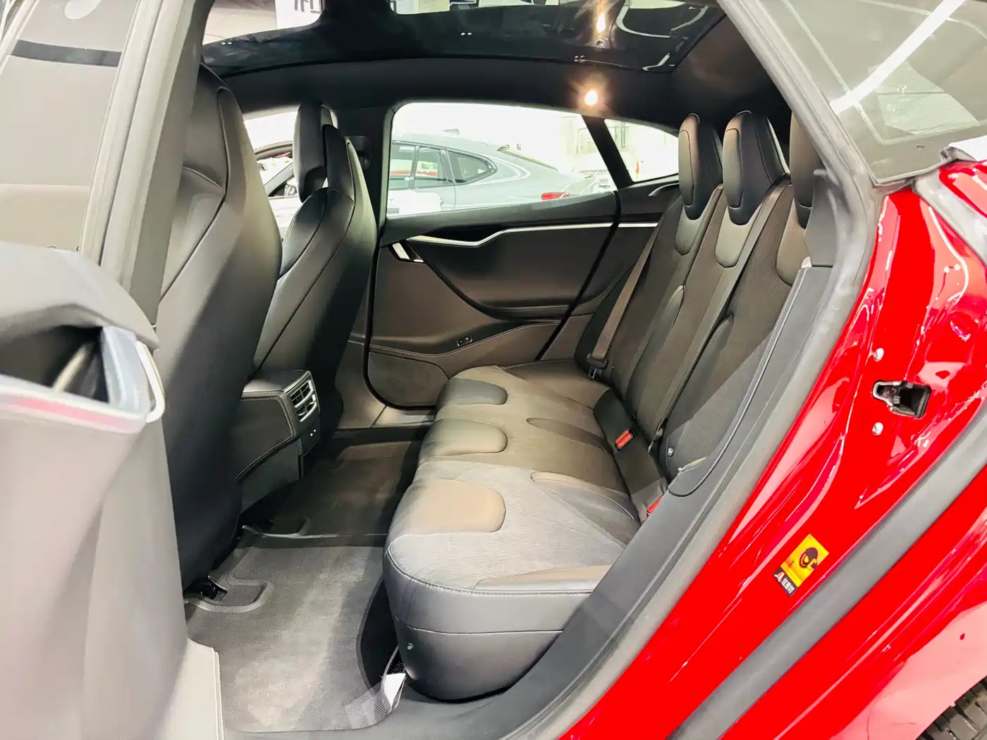 TESLA MODEL S