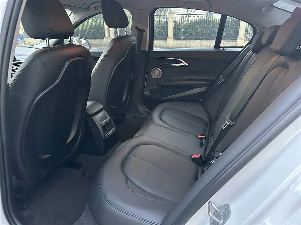 BMW 1 Series 2022 120i M Sport фото 8