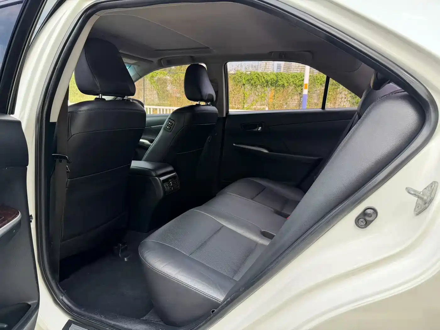 Toyota Camry 2015 2.0G Leading Edition фото 9