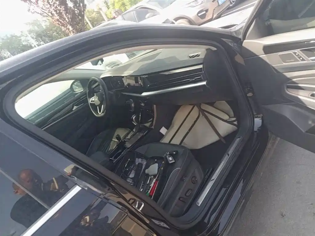 Volkswagen Passat 2023 380TSI Flagship Edition фото 11