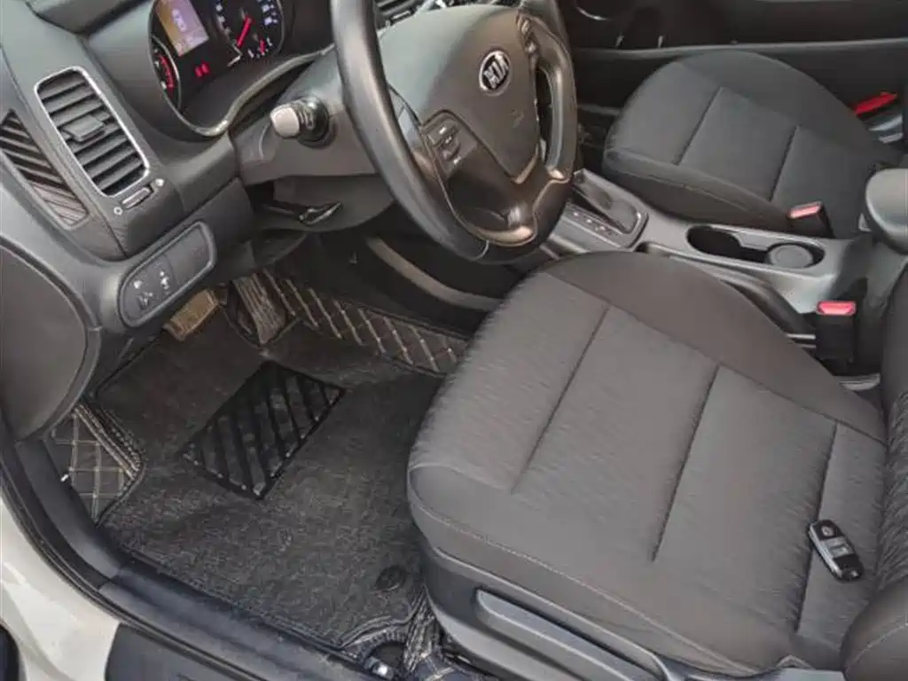 Kia K3 2013 1.6L Automatic GLS фото 3