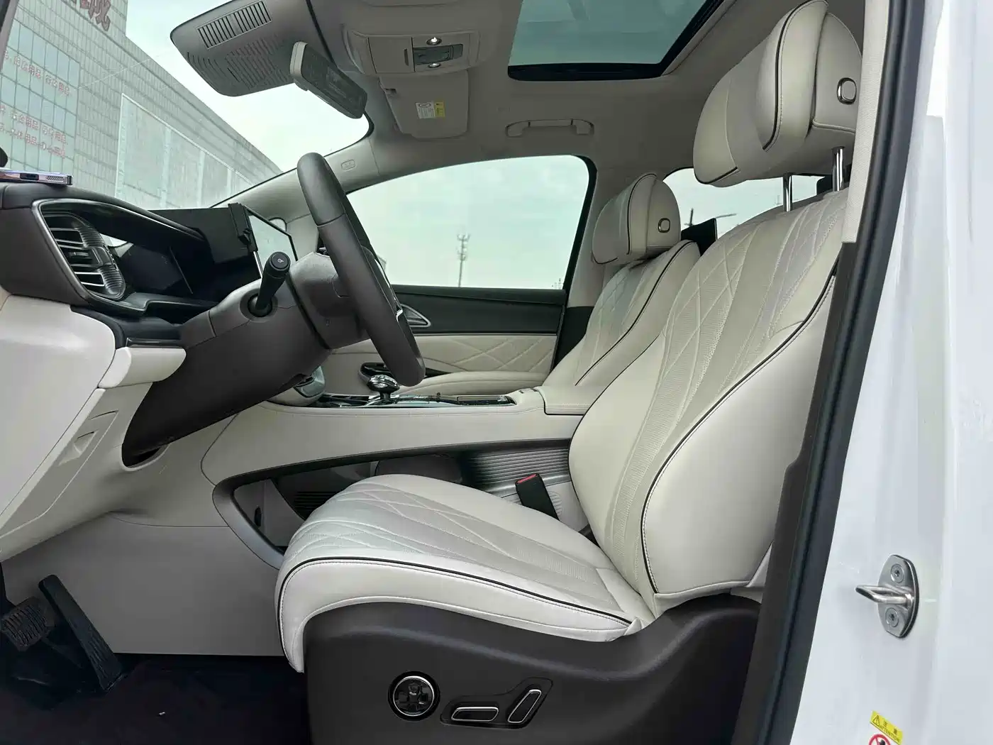 Denza D9 2024 DM-i 980 AWD Prestige фото 11