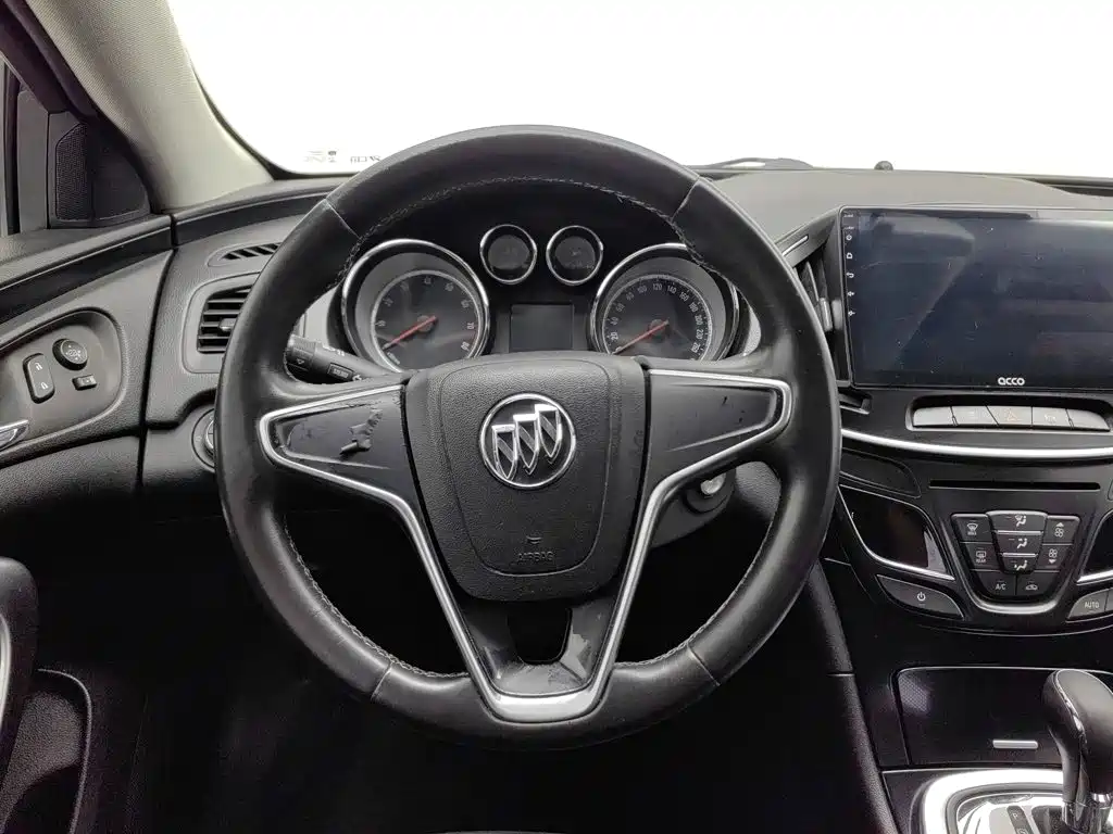 Photo 11 - Buick Regal