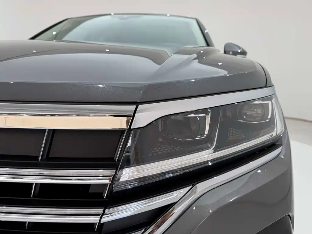 Фото 9 - Volkswagen Touareg